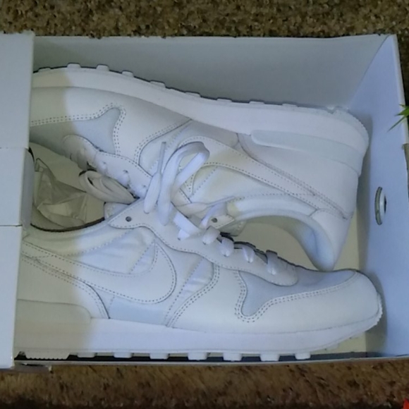 Nike Shoes - Brand new Nikes